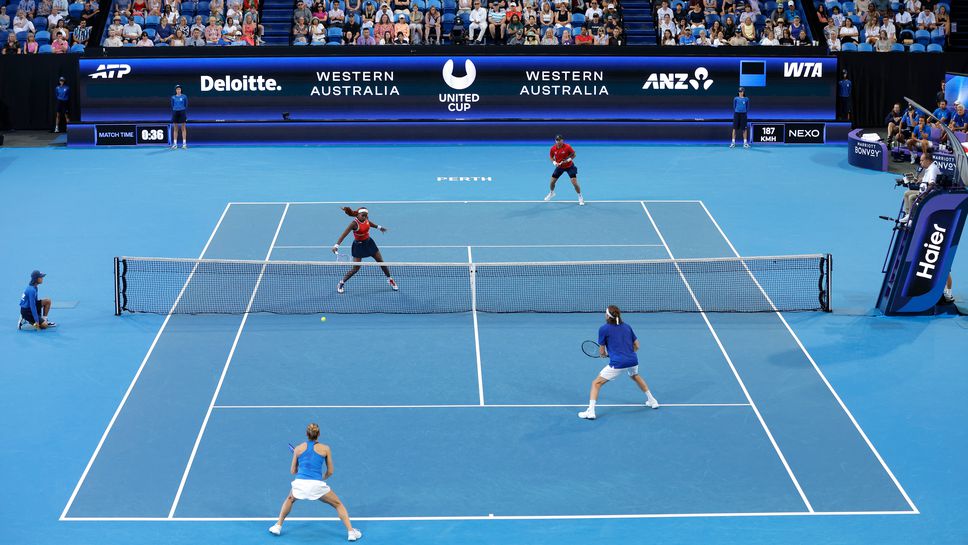 Коко Гоф и Крисчън Харисън продължиха впечатляващото си представяне на