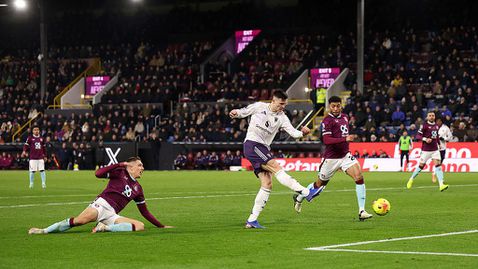 Ман Юнайтед отново не успя да бие слабак и след Аморим, макар да осъществи пълен обрат