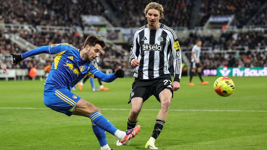 Нюкасъл пречупи Лийдс в трилър, Груев с първа асистенция в елита на Англия