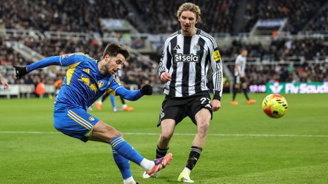 Нюкасъл пречупи Лийдс в трилър, Груев с първа асистенция в елита на Англия