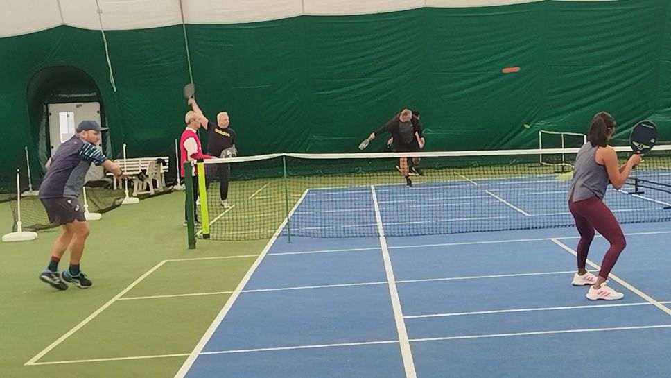 Над 10 любители на пикълбола се включиха в първия Social