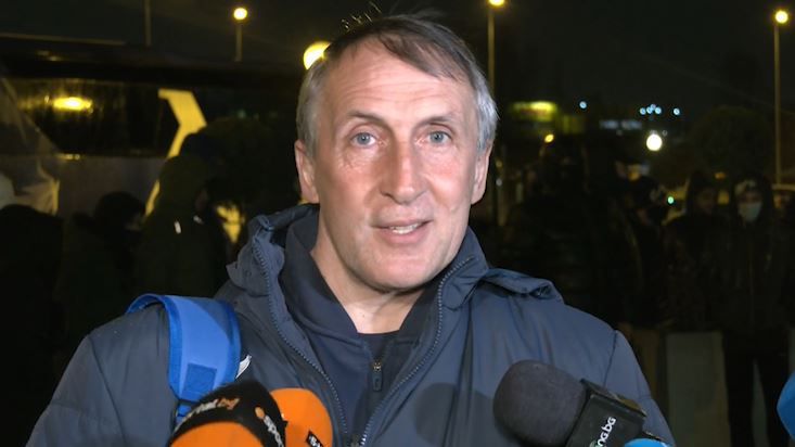 Помощник треньорът на Цанко Цветанов говори пред медиите при пристигането