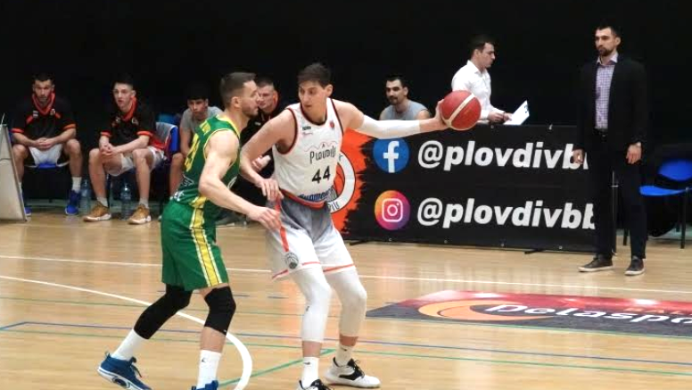 Академик се раздели с Неманя Бешович