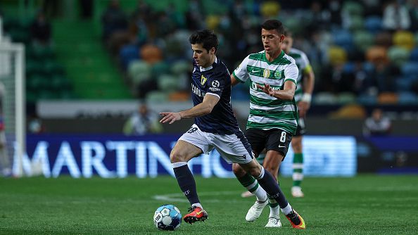 Спортинг (Лисабон) продължава преследването на Порто след 2:0 у дома срещу Фамаликао