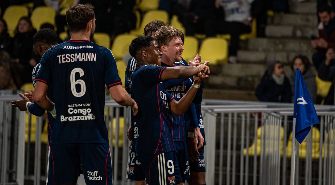 Лион удари Нант и вече е трети, Ендрик с първо изгонване във Франция