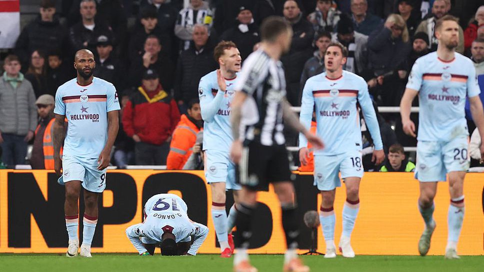 Брентфорд продължи лошата форма на Нюкасъл, "свраките" все по-далеч от зона Шампионска лига