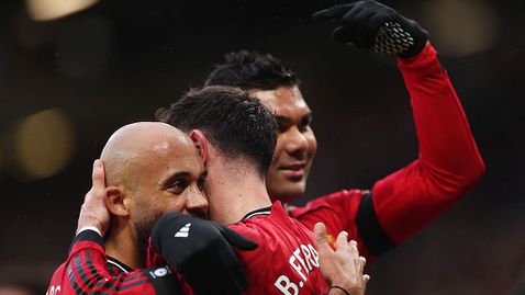 Ман Юнайтед с четвърти пореден успех при Карик, червен картон на Ромеро улесни пропадането на Тотнъм