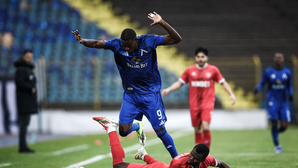 Левски : Ботев (Враца)