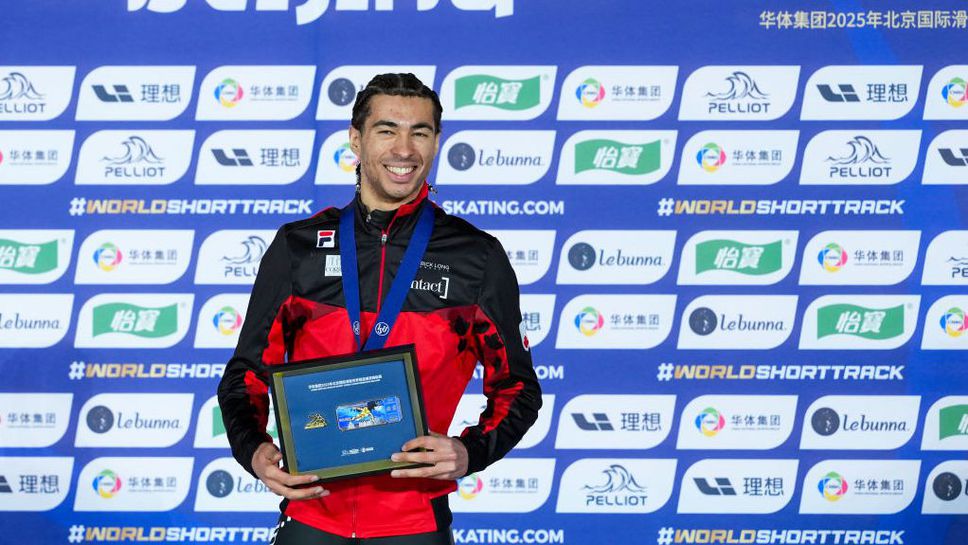 Канадският състезател по шорттрек Уилям Данджину който отбелязва победите си