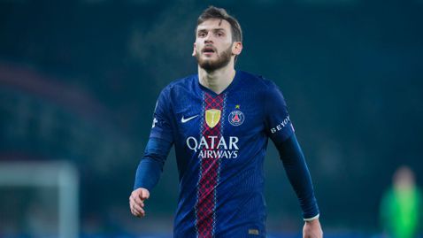 Хвича се врече във вярност на Пари Сен Жермен на фона на нарастващите слухове за бъдещето си