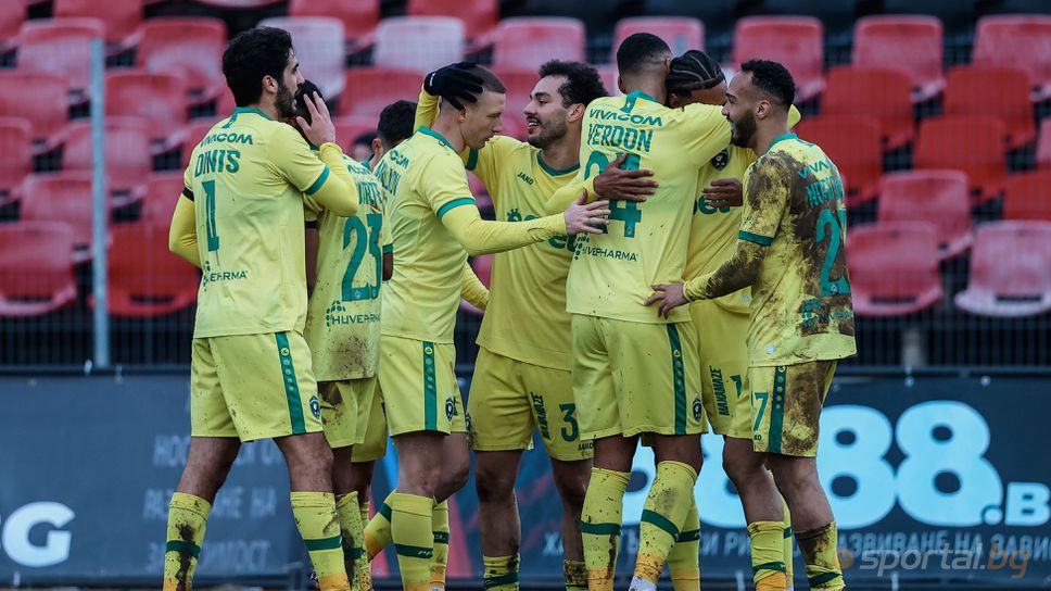 Лудогорец затъна на мочурище "Надежда", но накрая стигна до обрат