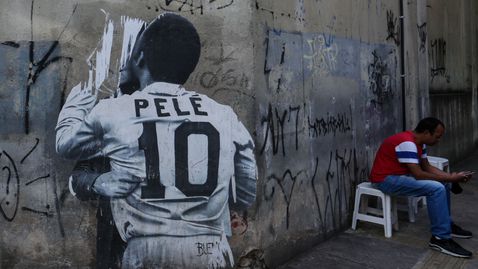  Сантос ще извади от приложимост фланелката с №10 в чест на Пеле 