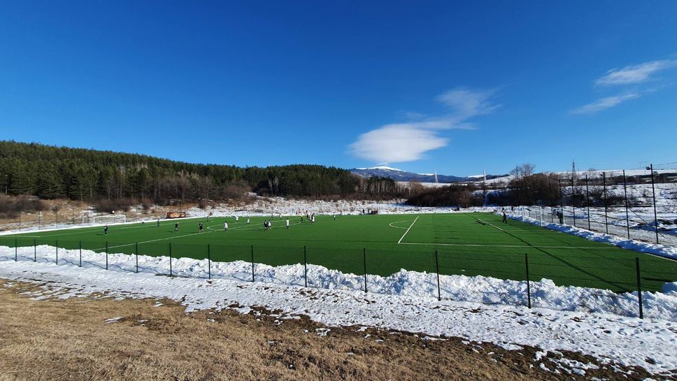 13-годишен бележи при победа на мъжете на Металург