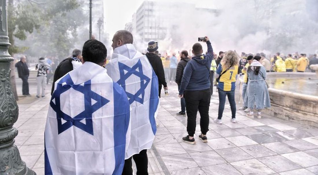 Скандал в Гърция! Израелски фенове пребиха палестинец в центъра на Атина