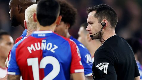 Оборудват реферите в Премиър лийг с камери?