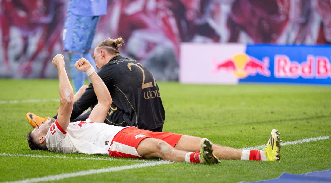 Късен автогол зарадва РБ Лайпциг за юбилейна победа над Аугсбург