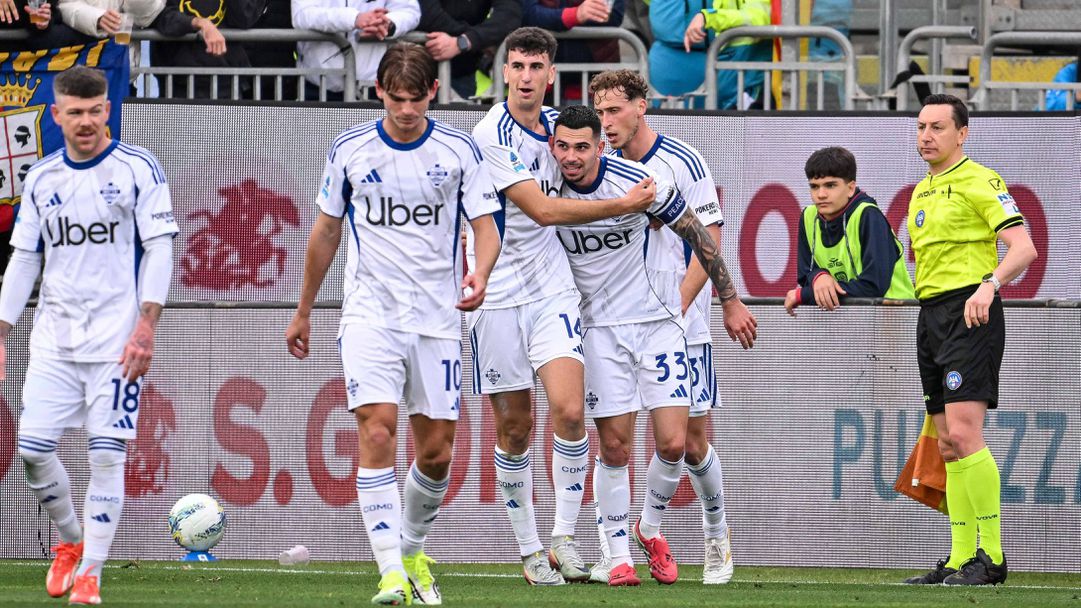 Комо продължава да мечтае за ШЛ след страхотен гол пред погледа на български талант