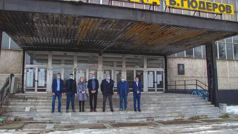 Общинският съвет в Перник одобри проектно предложение за ремонт на зала "Борис Гюдеров"