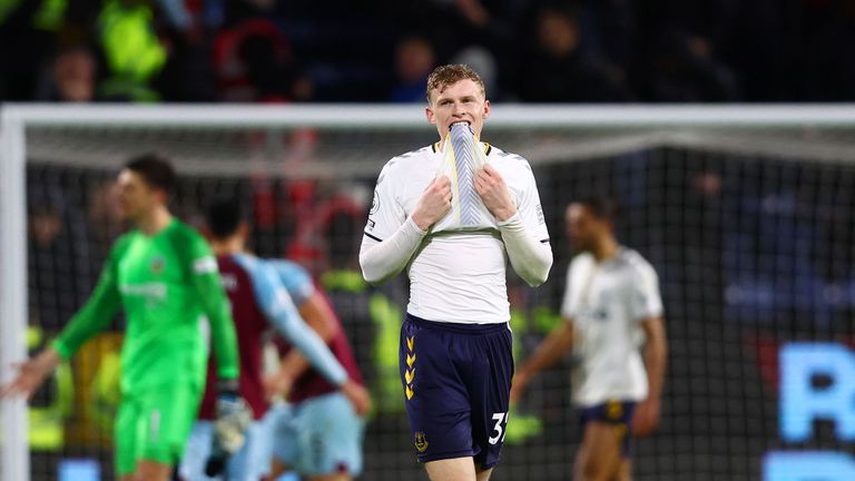  Бивш нападател на Евертън прикани: Сменете Лампард, в случай че желаете да не изпаднете 