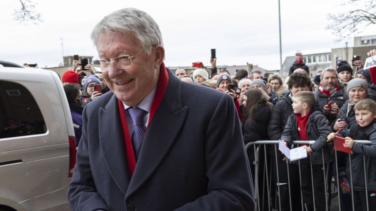  Пенсионираният сър Алекс получава по 235 000 седмично 