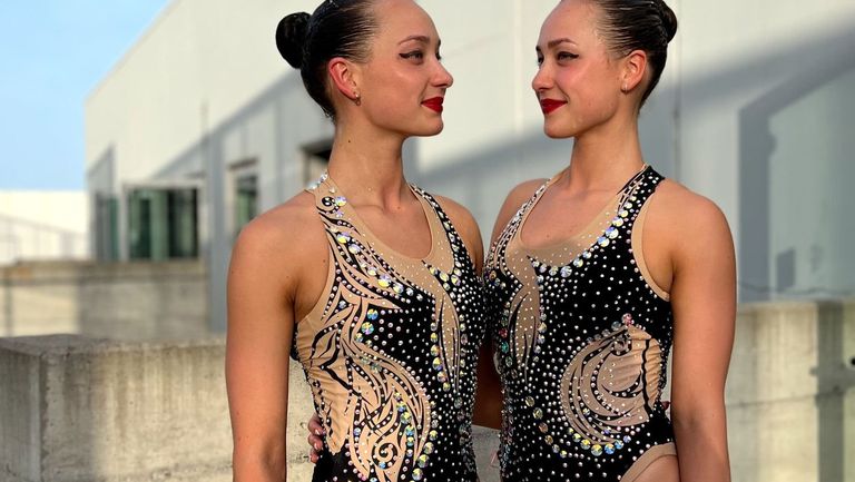 Украинските състезателки по синхронно плуване Марина Алексиева и Владислава Алексиева