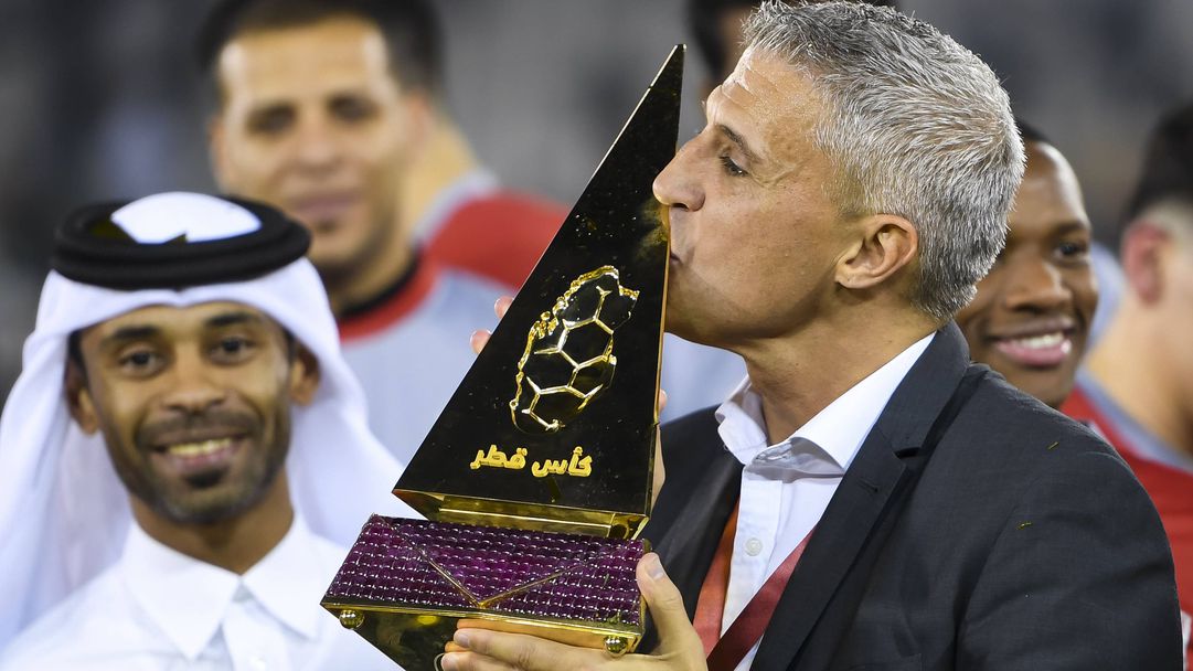 Креспо гони четири трофея в Катар при първия си сезон като треньор в арабската страна