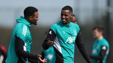 Исак в групата на Ливърпул за първи път от декември насам