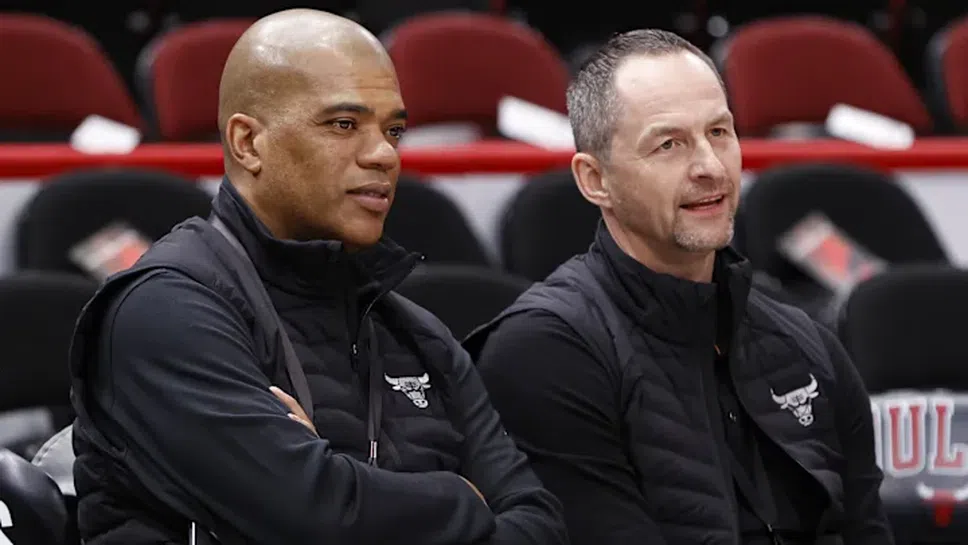 Чистка в Чикаго Булс дни преди края на редовния сезон в НБА