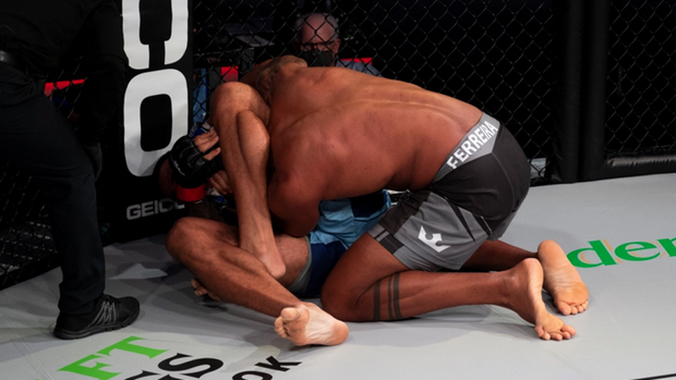 Ренан Ферейра се предаде, но въпреки това нокаутира Фабрисио Вердум в PFL (видео + снимки) 🥊