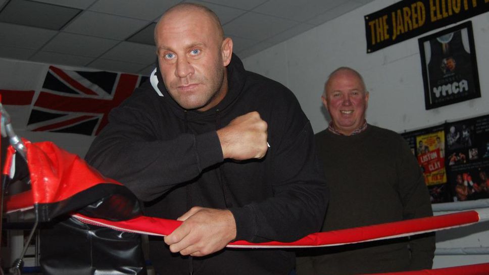 В Англия издирват въоръжен и опасен бивш ММА шампион