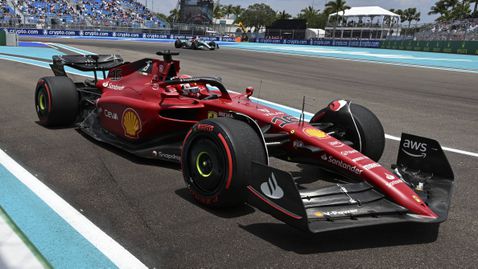 Леклер с 3-ти полпозишън за сезона, първата редица в Маями е за Ферари