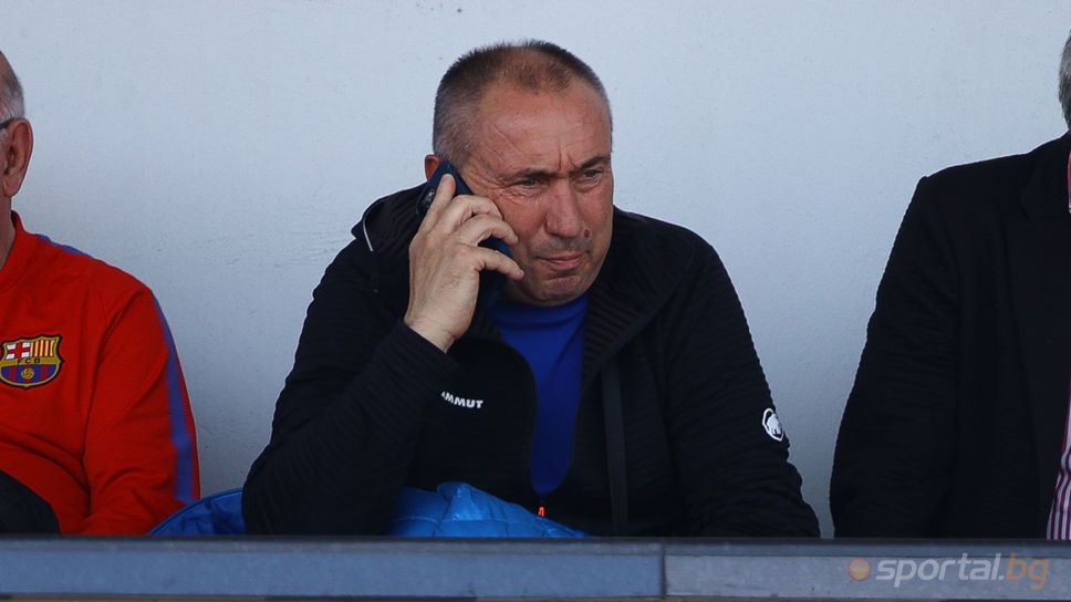 Мъри Стоилов почерпи с чай Емо Костадинов