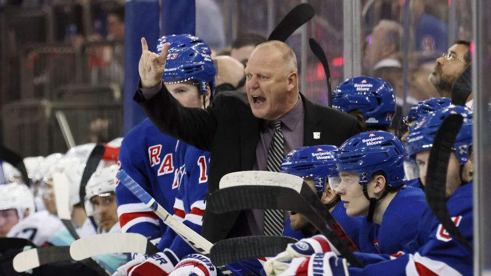 Клубът от Националната хокейна лига Ню Йорк Рейнджърс се раздели със своя треньор