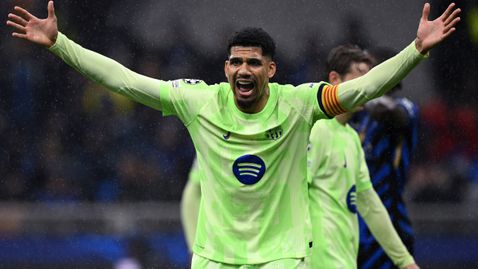  Фенове на Барселона упрекнаха Араухо за трагичната загуба от Интер 