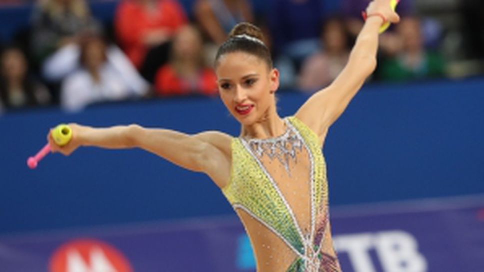Невяна Владинова с бухалки на СП по художествена гимнастика