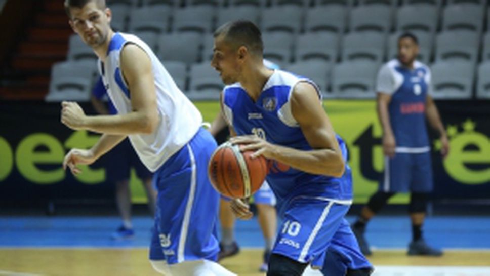 Левски Лукойл с открита тренировка