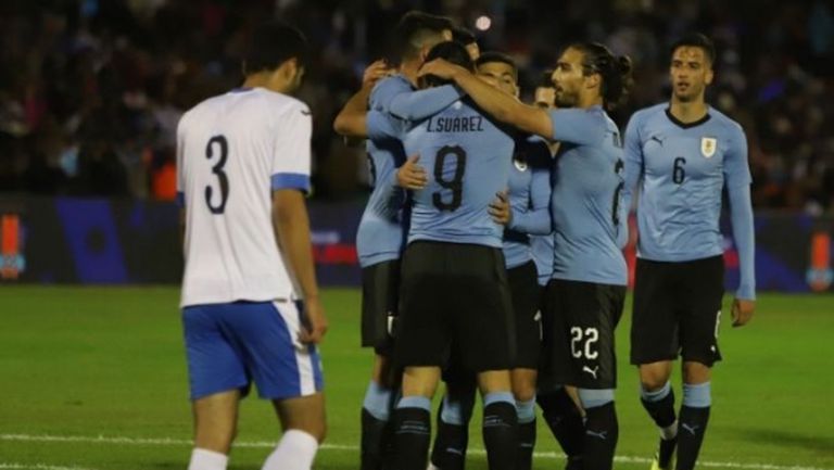 Уругвай зарадва "Сентенарио" с класика (видео)