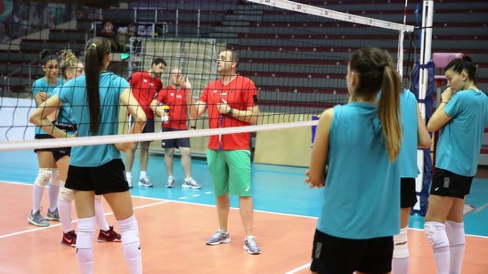 Волейболистките с открита тренировка в зала "Христо Ботев"