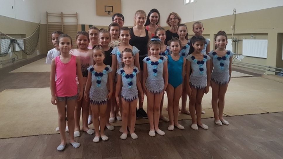 Ерика Зафирова посети млади грации в Пазарджик по покана на Ренета Камберова