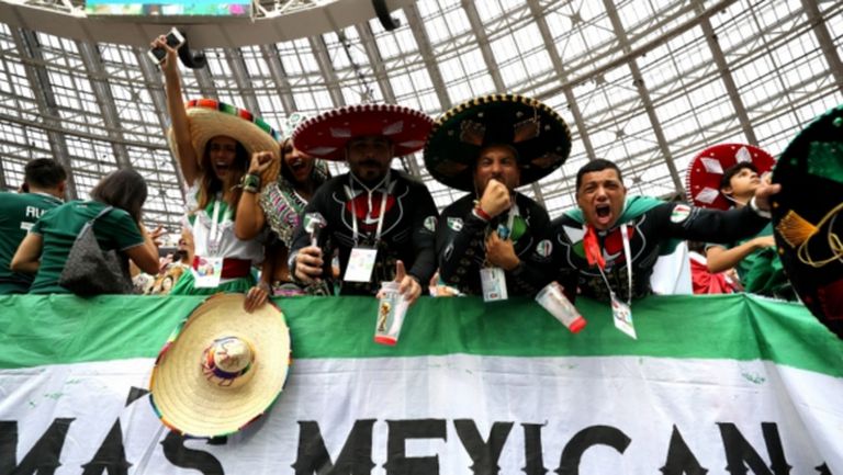ФИФА глоби Мексико и Сърбия заради феновете
