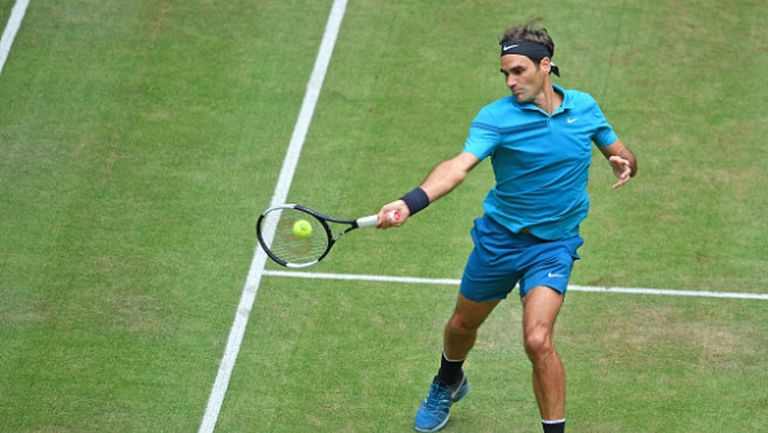 Серията продължава: Федерер е на полуфинал в Хале (видео)