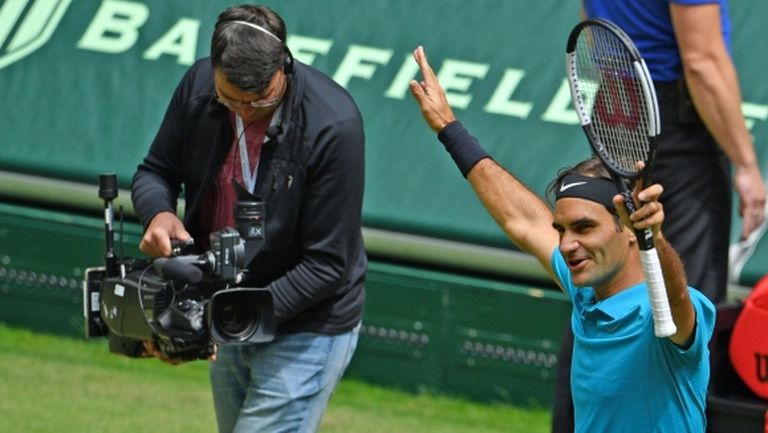 Неочаквано сложна победа изведе Федерер до финала в Хале