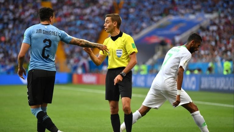 Основен защитник  на Уругвай пропуска мача срещу Русия