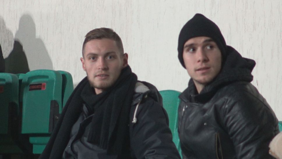 Вутов и Яблонски гледат дербито от трибуните