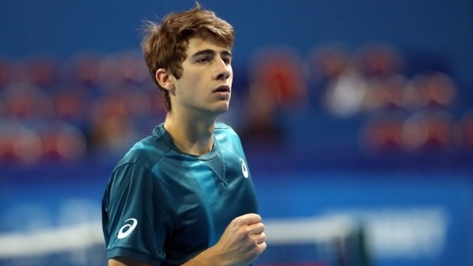 Александър Донски отпадна във втория кръг на турнир по тенис в Сетубал