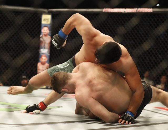 Келвин Гастелъм нокаутира Майкъл Биспинг на UFC Fight Night 122