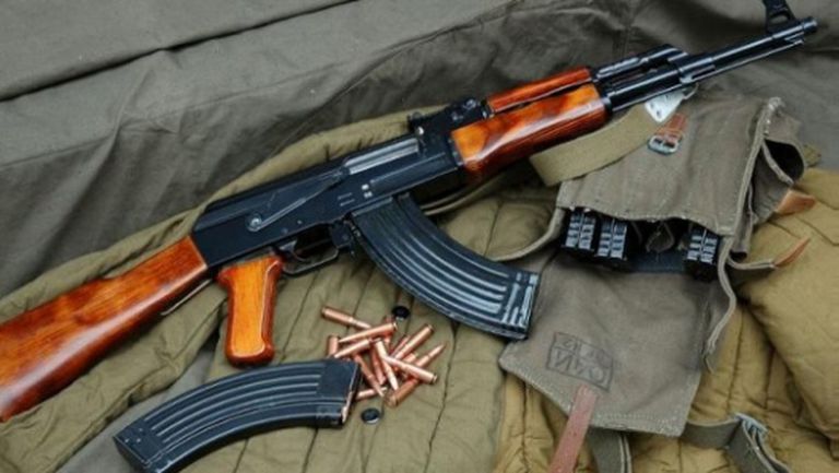 Германската полиция арестува фен на Русия с “Калашников”