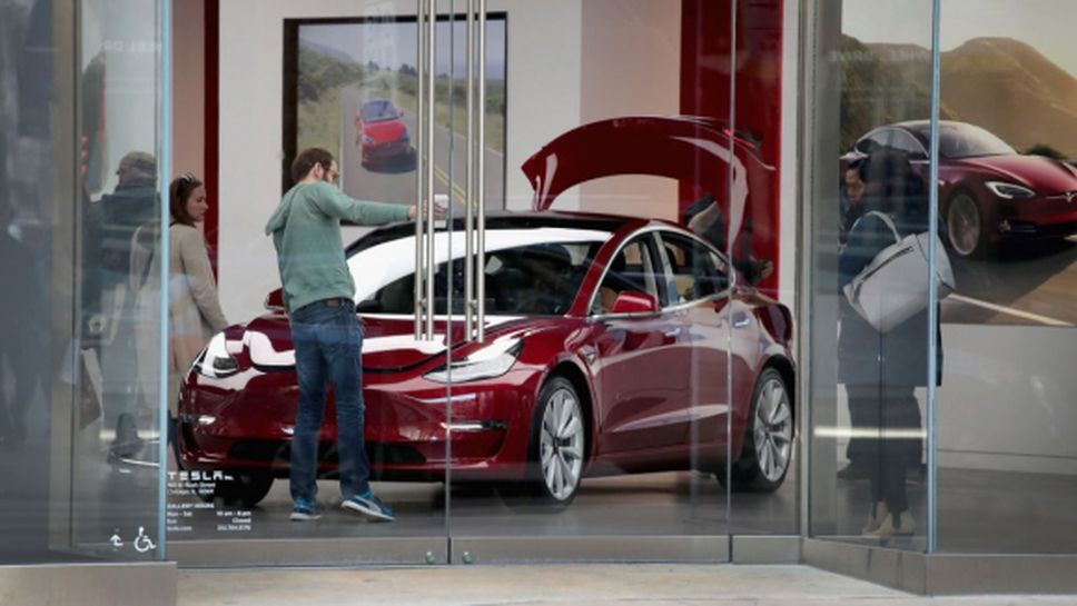 Tesla Model 3 прави европейския си дебют в Гудууд
