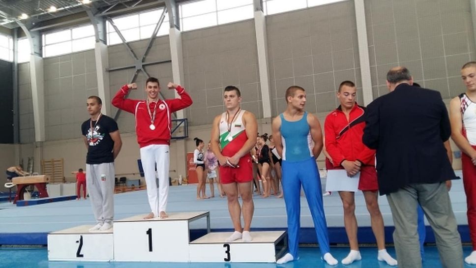 Светослав Ангелов с три златни медала на финалите при мъжете на държавното по спортна гимнастика