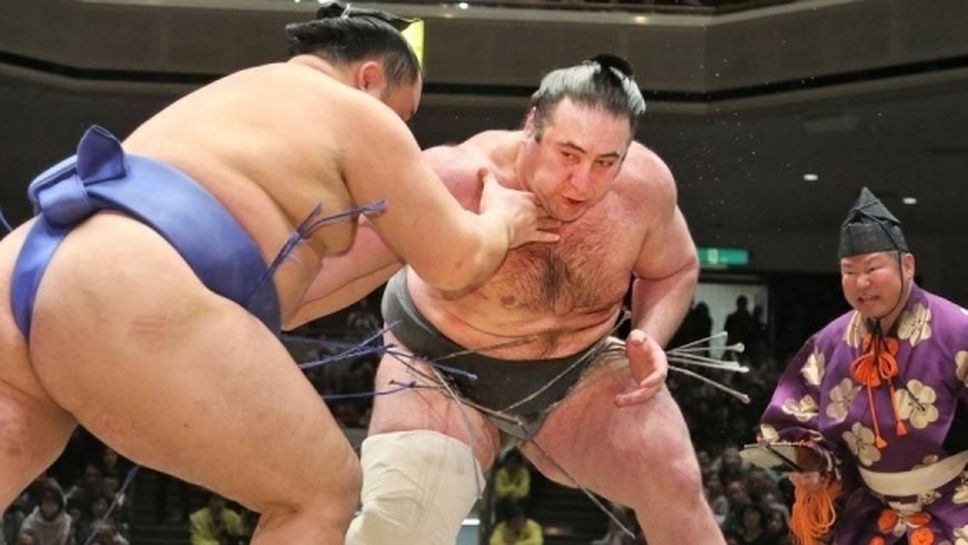 Поражение за Аоияма в третия ден на турнира по сумо в Нагоя